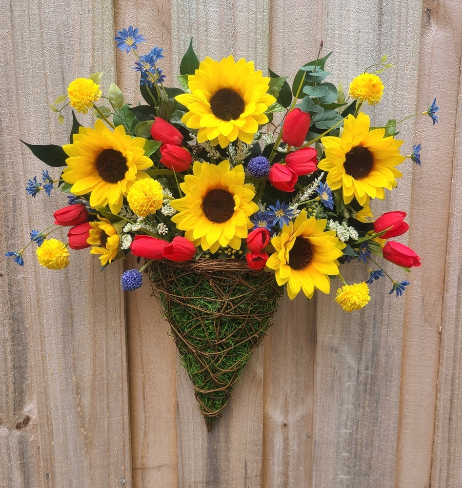 Floral basket wreath/door hanger